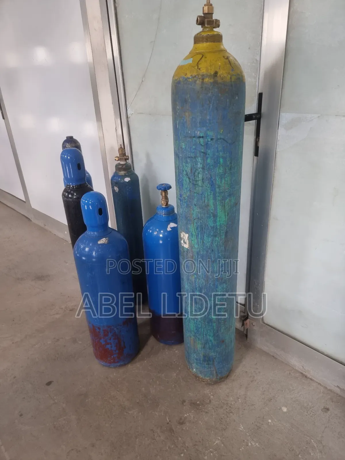 Compact, Reliable Oxygen Cylinder Available in Multiple Sizes.