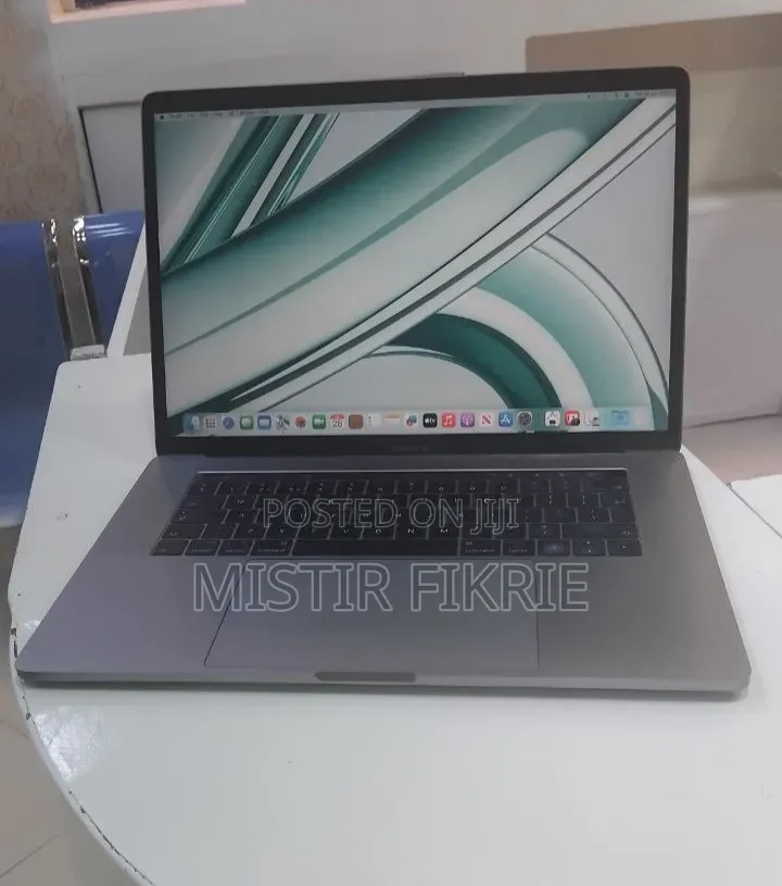 New Laptop Apple MacBook Pro 2017 16GB Intel SSD 512GB
