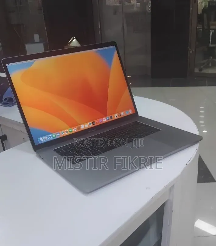 New Laptop Apple MacBook Pro 2017 16GB Intel SSD 512GB