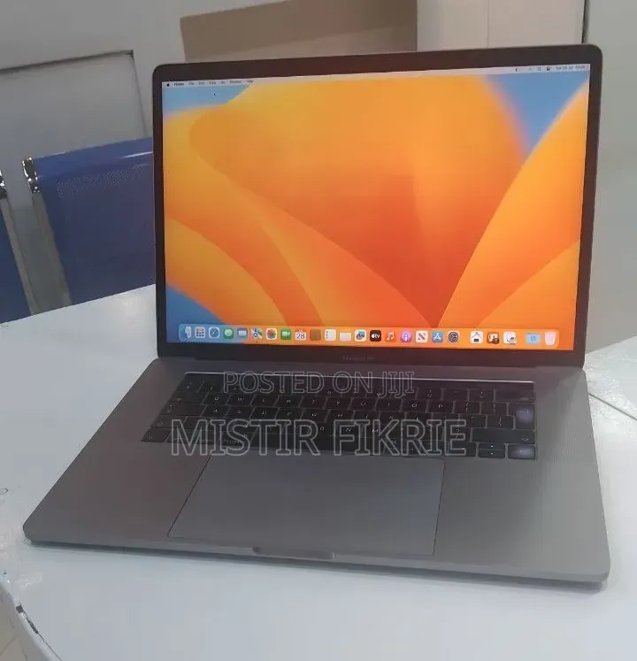 New Laptop Apple MacBook Pro 2017 16GB Intel SSD 512GB