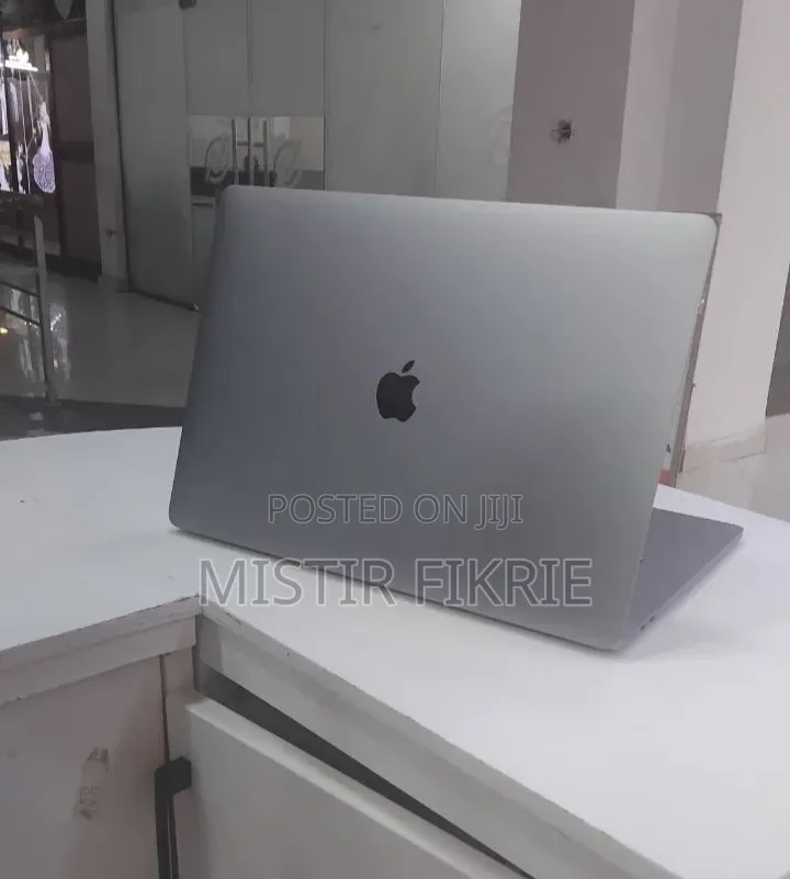 New Laptop Apple MacBook Pro 2017 16GB Intel SSD 512GB