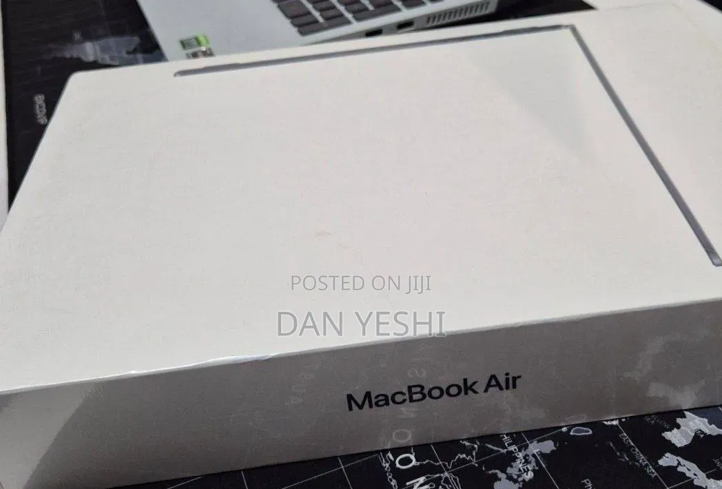 New Laptop Apple MacBook Air 2022 M2 8GB Apple M2 SSD 256GB