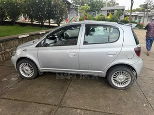 Toyota Vitz 2001 Silver