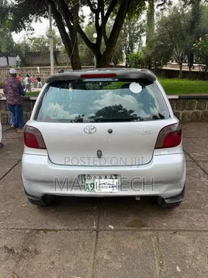 Toyota Vitz 2001 Silver