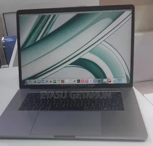 New Laptop Apple MacBook Pro 2017 16GB Intel Core i7 SSD 512GB
