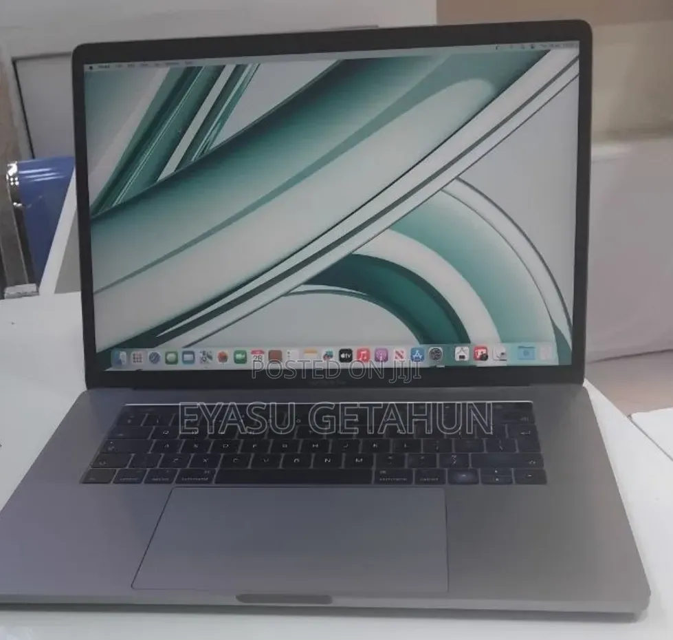 New Laptop Apple MacBook Pro 2017 16GB Intel Core i7 SSD 512GB