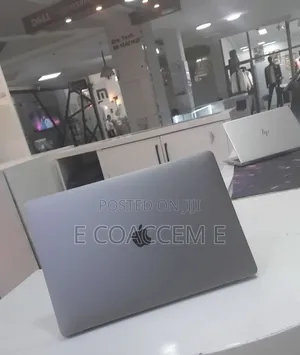 New Laptop Apple MacBook 16GB Intel Core i7 SSD 512GB