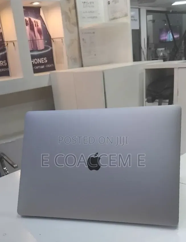 New Laptop Apple MacBook 16GB Intel Core i7 SSD 512GB