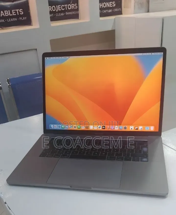 New Laptop Apple MacBook 16GB Intel Core i7 SSD 512GB