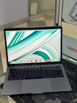 New Laptop Apple MacBook Pro 2017 8GB Intel Core i5 SSD 128GB