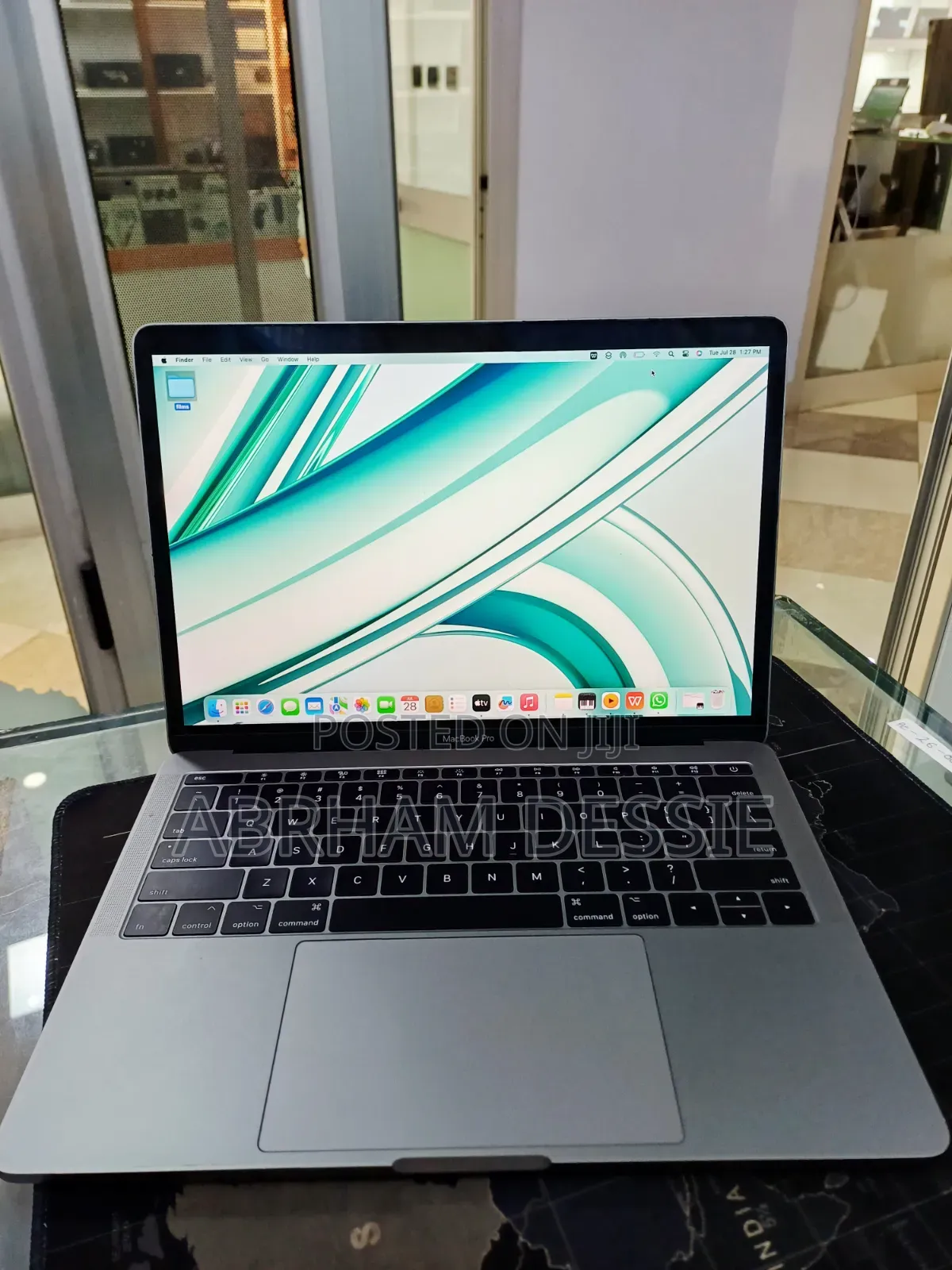 New Laptop Apple MacBook Pro 2017 8GB Intel Core i5 SSD 128GB