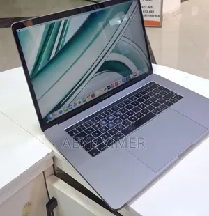 New Laptop Apple MacBook Pro 2017 16GB Intel Core i7 SSD 512GB