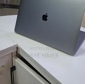 New Laptop Apple MacBook Pro 2017 16GB Intel Core i7 SSD 512GB