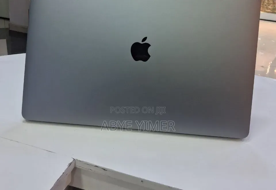 New Laptop Apple MacBook Pro 2017 16GB Intel Core i7 SSD 512GB