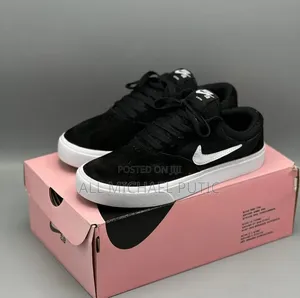 Nike SB Charge Suede Skate Shoes