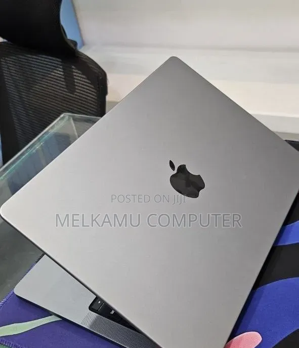 New Laptop Apple MacBook Pro 2023 M3 8GB Apple M3 SSD 512GB