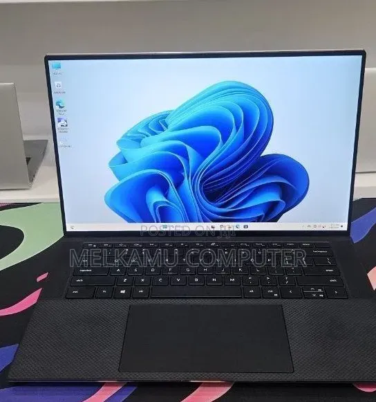 New Laptop Dell XPS 15 9500 16GB Intel Core i7 SSD 512GB