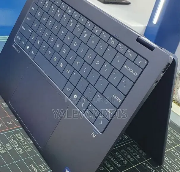 New Laptop HP OmniBook Ultra Flip 14" 16GB Intel Core i5 SSD 1T