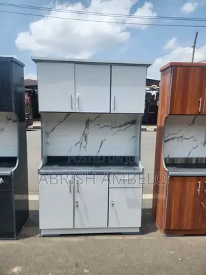 በ ካሬ Kitchen Cabinets