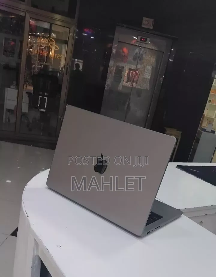 New Laptop Apple MacBook Pro 2021 M1 16GB Intel Core i9 SSD 512GB