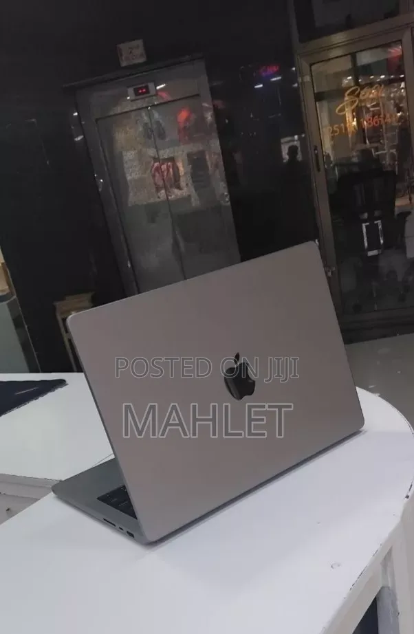 New Laptop Apple MacBook Pro 2021 M1 16GB Intel Core i9 SSD 512GB