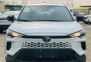 New Toyota Corolla Cross Hybrid 2025 Off white