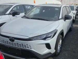 New Toyota Corolla Cross Hybrid 2025 Off white