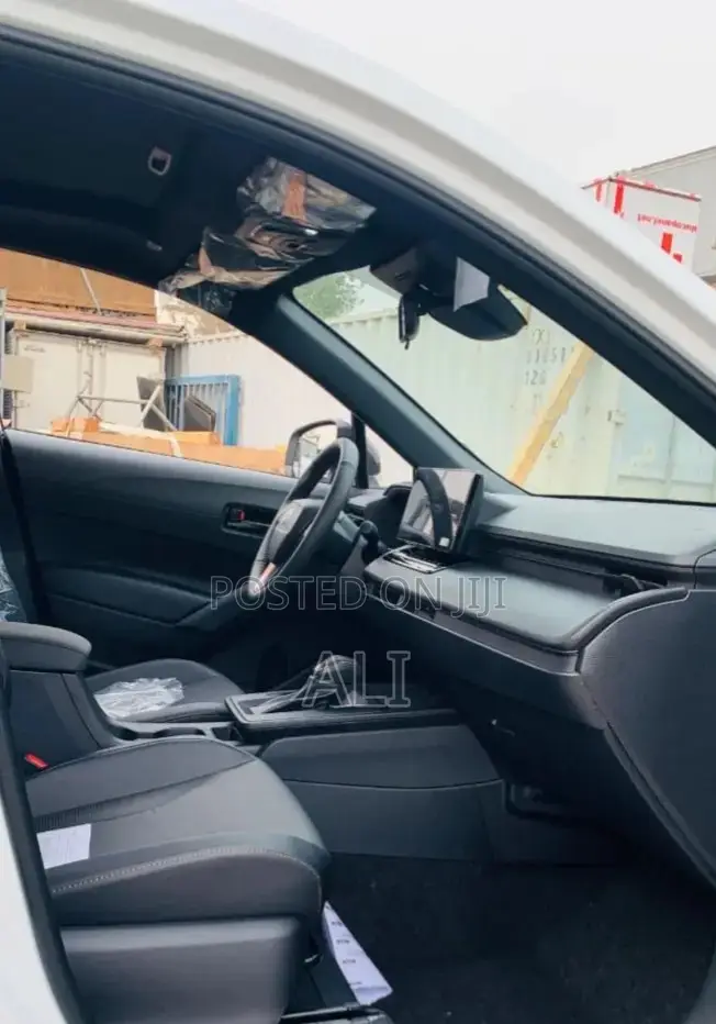 New Toyota Corolla Cross Hybrid 2025 Off white