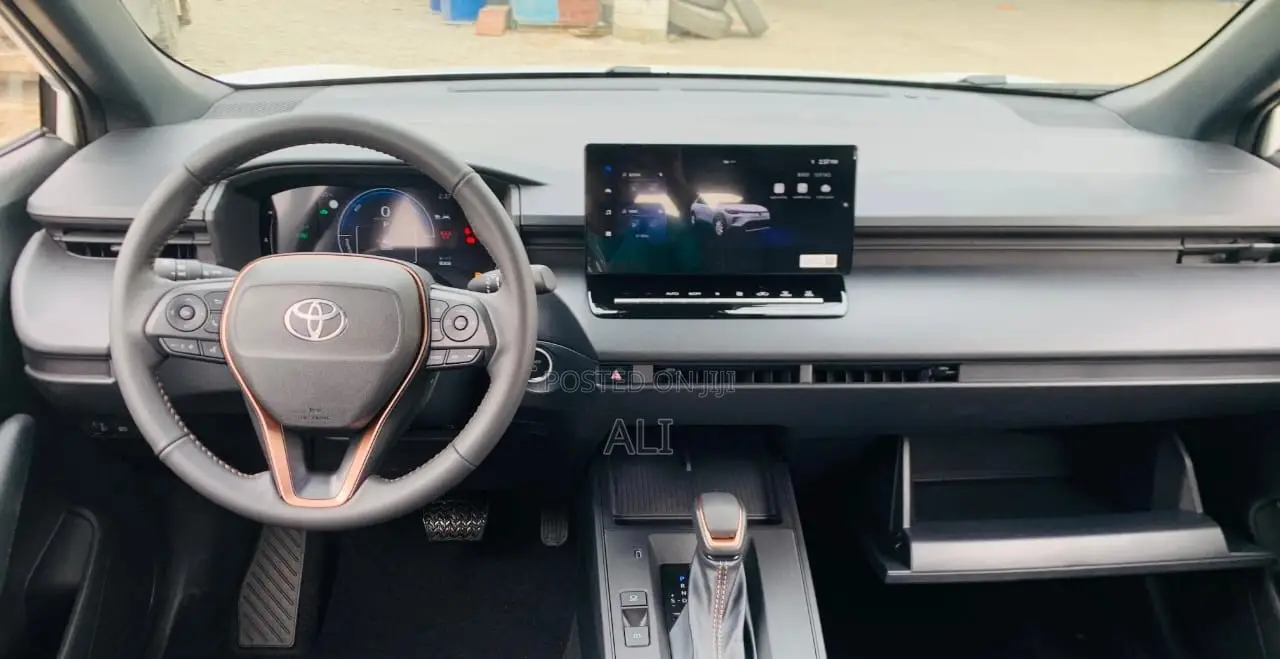 New Toyota Corolla Cross Hybrid 2025 Off white
