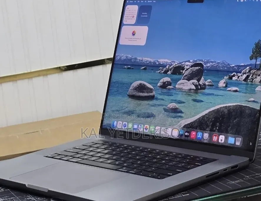 New Laptop Apple MacBook Pro 2021 M1 32GB SSD 512GB