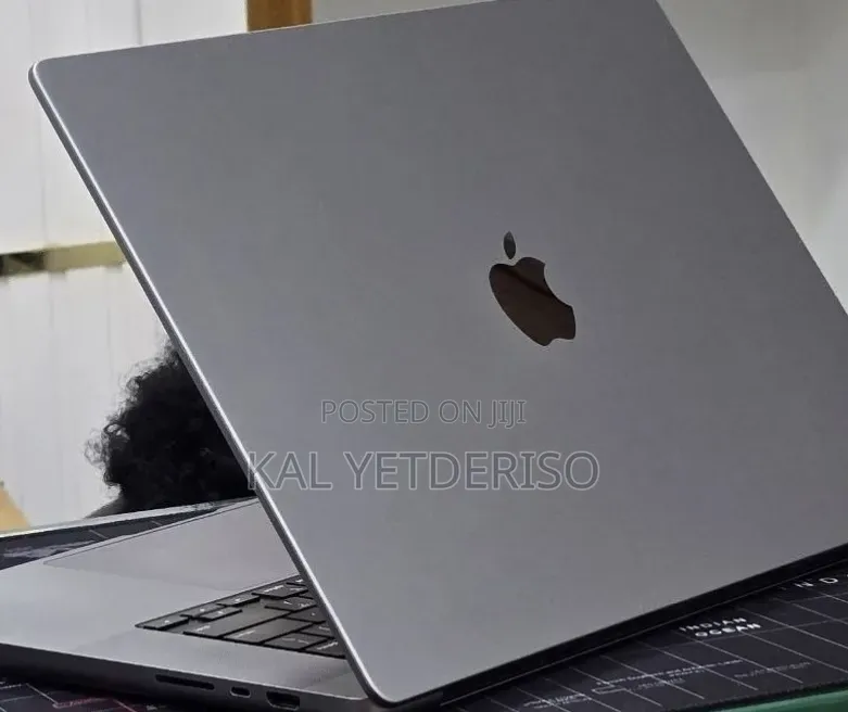 New Laptop Apple MacBook Pro 2021 M1 32GB SSD 512GB