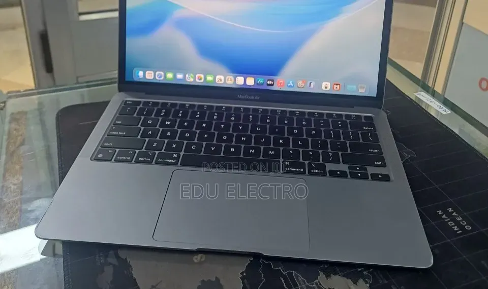 New Laptop Apple MacBook Air 2020 M1 8GB Apple M1 SSD 256GB