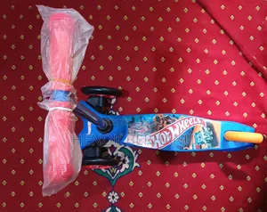 New Kids 3 Wheel Scooter - Hot Wheels