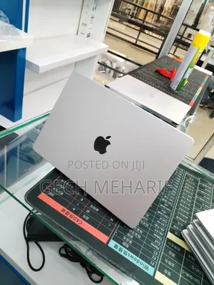 New Laptop Apple MacBook Pro 2025 M5 16GB Apple M5 Pro SSD 512GB