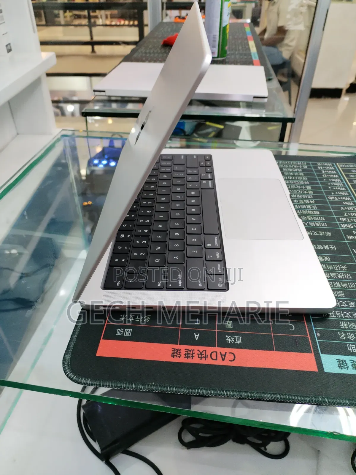 New Laptop Apple MacBook Pro 2025 M5 16GB Apple M5 Pro SSD 512GB