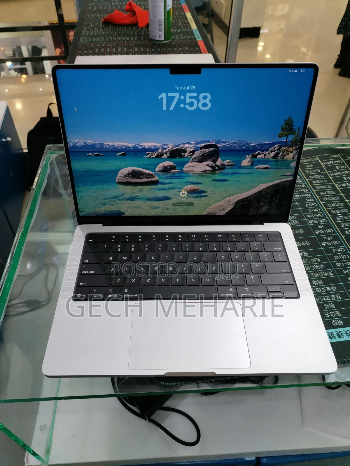 New Laptop Apple MacBook Pro 2025 M5 16GB Apple M5 Pro SSD 512GB