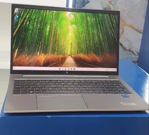 New Laptop HP ZBook Firefly G8 16GB Intel Core i7 SSD 512GB