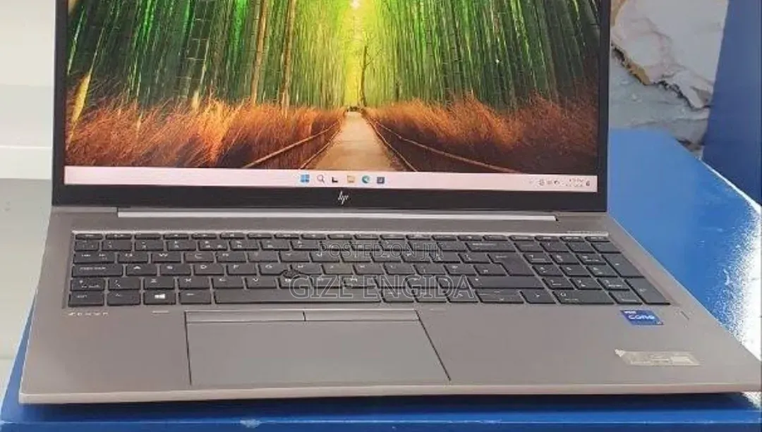 New Laptop HP ZBook Firefly G8 16GB Intel Core i7 SSD 512GB