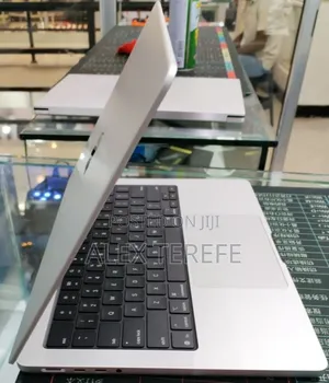 New Laptop Apple MacBook Pro 2025 M5 16GB Apple M5 SSD 512GB