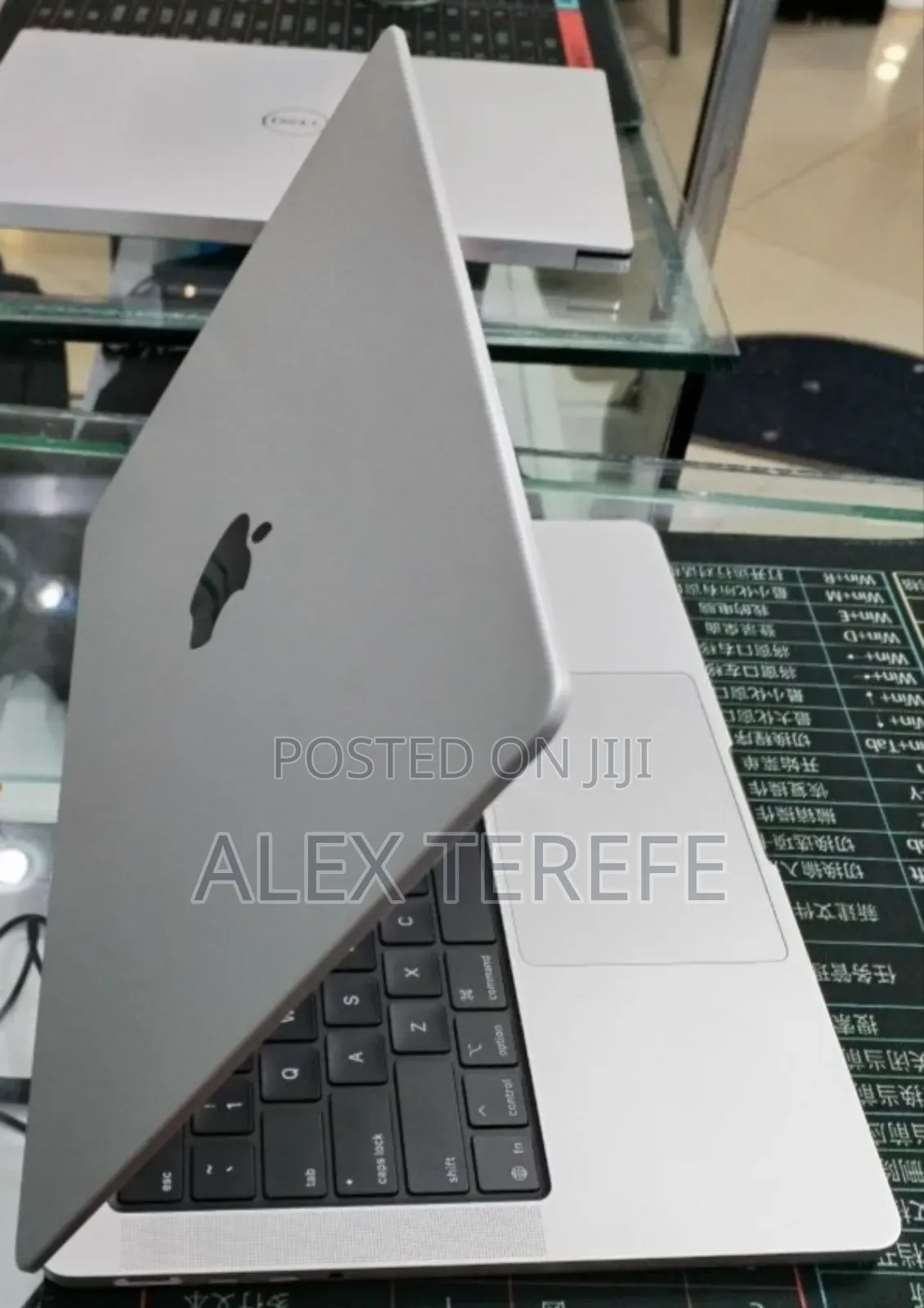 New Laptop Apple MacBook Pro 2025 M5 16GB Apple M5 SSD 512GB