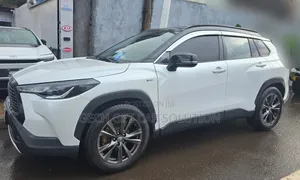Toyota Corolla Cross Hybrid 2024 White