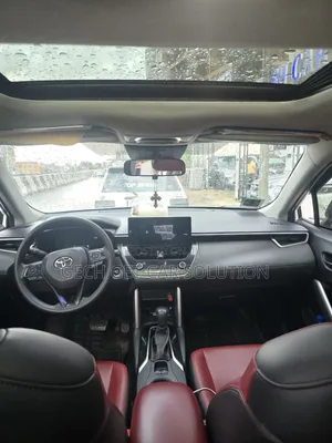 Toyota Corolla Cross Hybrid 2024 White