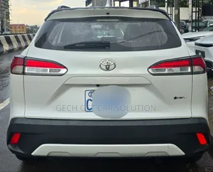 Toyota Corolla Cross Hybrid 2024 White