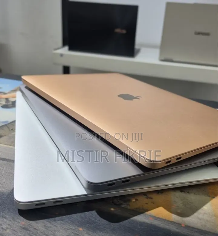 New Laptop Apple MacBook 8GB Apple M1 SSD 256GB