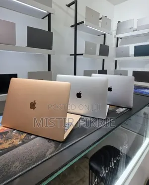 New Laptop Apple MacBook 8GB Apple M1 SSD 256GB