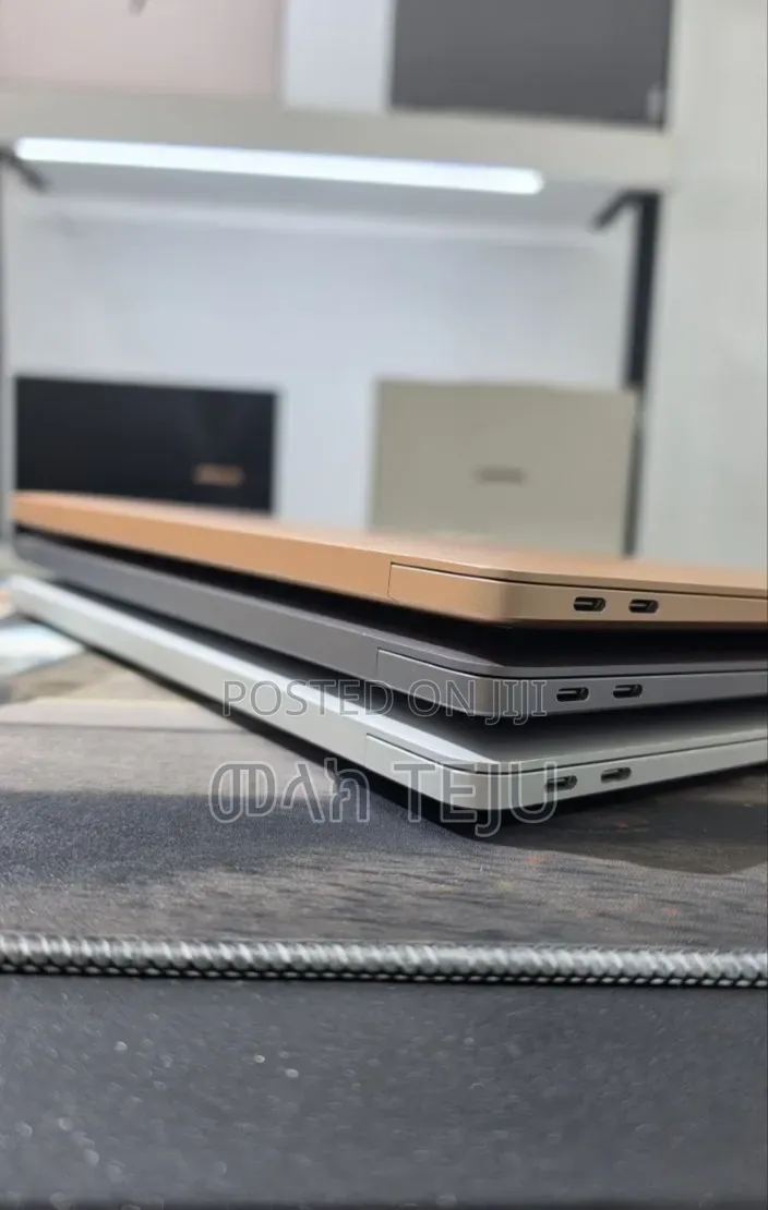 New Laptop Apple MacBook Air 2020 M1 8GB Intel Core Ultra 7 SSD 256GB