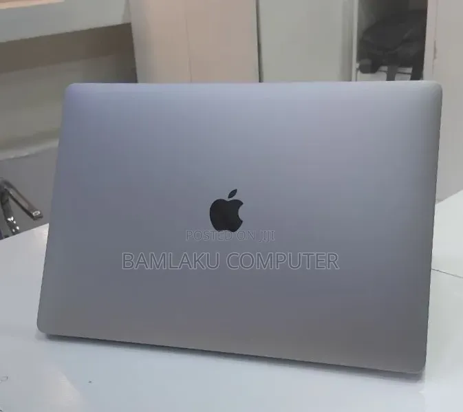 New Laptop Apple MacBook Pro 2017 16GB Intel Core i7 SSD 512GB