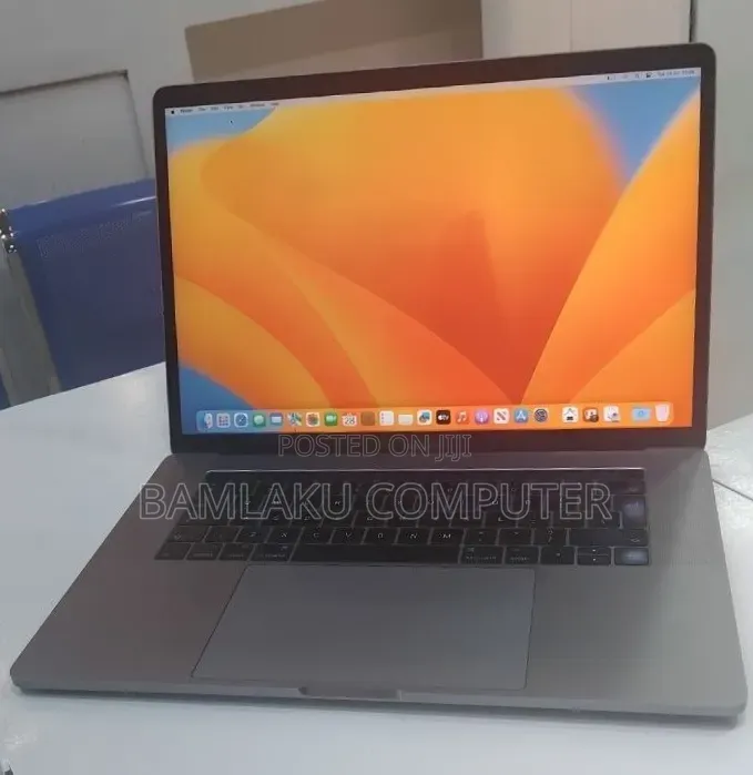 New Laptop Apple MacBook Pro 2017 16GB Intel Core i7 SSD 512GB