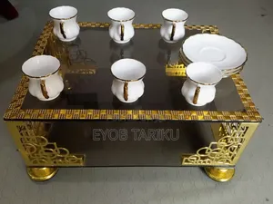 የቡና እረከቦት በመስታወት የተሰራ