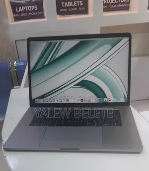 New Laptop Apple MacBook Pro 2017 16GB Intel Core i7 SSD 512GB